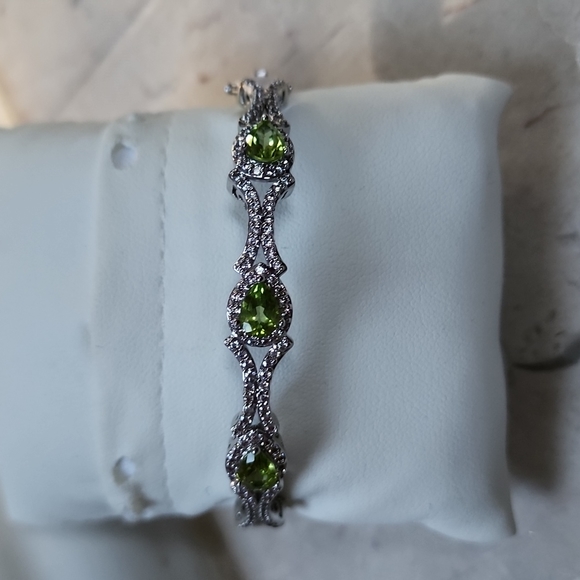 Peridot and CZ bangle bracelet - Picture 2 of 7